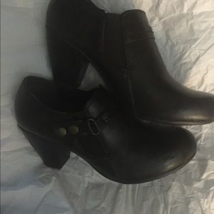 Vintage brown booties size 7